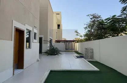 4 BEDROOMS TOWNHOUSE CORNER WITH HUGE GARDEN