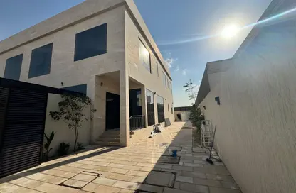 Villa - 3 Bedrooms - 6 Bathrooms for rent in Hoshi 1 - Hoshi - Al Badie - Sharjah