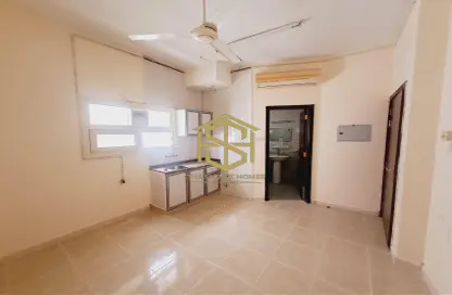 Apartment - 1 Bathroom for rent in Bu Tina - Al Sharq - Sharjah