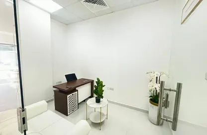 Office Space - Studio - 1 Bathroom for rent in Red Avenue - Al Garhoud - Dubai