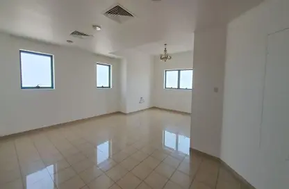 Empty Room image for: Apartment - 3 Bedrooms - 3 Bathrooms for rent in Sheikh Hamad Bin Abdullah St. - Fujairah, Image 1