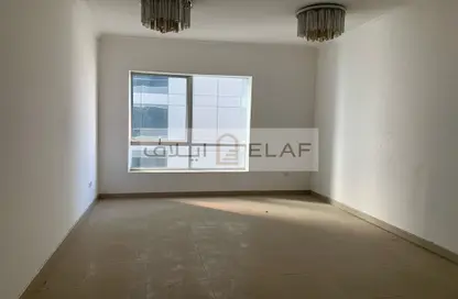 Empty Room image for: Apartment - 1 Bedroom - 2 Bathrooms for sale in Al Khan - Sharjah, Image 1