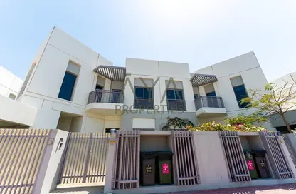 Villa - 5 Bedrooms - 6 Bathrooms for rent in Jumeirah - Dubai