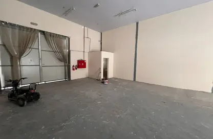 مستودع - استوديو - 1 حمام للايجار في المنطقة الصناعية رقم 12 - المنطقة الصناعية بالشارقة - الشارقة مستودع - استوديو - 1 حمام للايجار في المنطقة الصناعية رقم 12 - المنطقة الصناعية بالشارقة - الشارقة