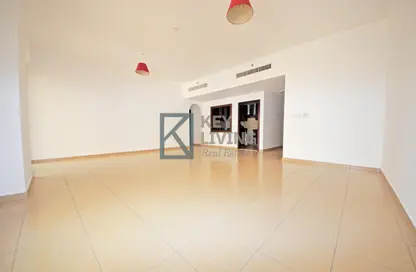 Empty Room image for: Apartment - 2 Bedrooms - 3 Bathrooms for sale in Rimal 4 - Rimal - Jumeirah Beach Residence - Dubai, Image 1
