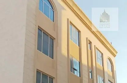 عمارة بالكامل - استوديو - 8 حمامات للبيع في طريق فاير ستاشن - مويلح - الشارقة