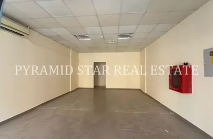 متجر - استوديو - 1 حمام للبيع في O03 - طراز فارسي - المدينة العالمية - دبي