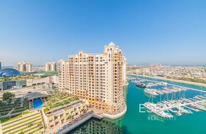 Apartment - 2 Bedrooms - 3 Bathrooms for rent in Emerald - Tiara Residences - Palm Jumeirah - Dubai