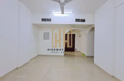 شقة - 2 غرف نوم - 2 حمامات للايجار في مبنى مويلح - مويلح - الشارقة شقة - 2 غرف نوم - 2 حمامات للايجار في مبنى مويلح - مويلح - الشارقة