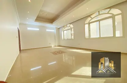 شقة - 3 غرف نوم - 3 حمامات للايجار في مجمع فيلات - مدينة خليفة - أبوظبي