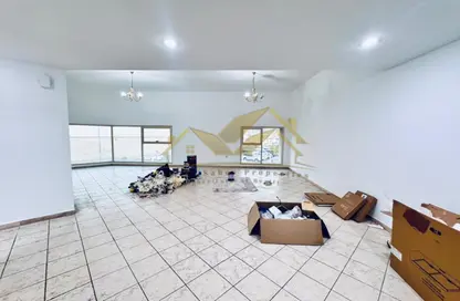 شقة - 2 غرف نوم - 2 حمامات للايجار في بناية أم اي هرير - الكرامة - دبي