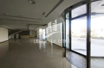 Shop - Studio - 4 Bathrooms for rent in Al Rawdah - Abu Dhabi