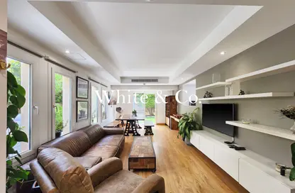 Villa - 2 Bedrooms - 3 Bathrooms for rent in Springs 1 - The Springs - Dubai