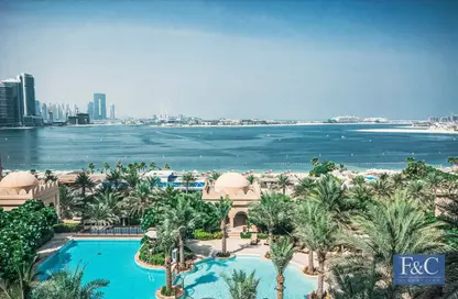 Apartment - 2 Bedrooms - 4 Bathrooms for sale in The Fairmont Palm Residence South - The Fairmont Palm Residences - Palm Jumeirah - Dubai