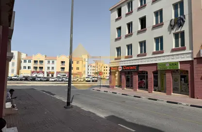 Retail - Studio - 4 Bathrooms for rent in England Cluster - International City - Dubai