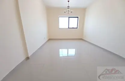 شقة - 2 غرف نوم - 2 حمامات للايجار في برج القمر 2 - أبراج القمر - النهدة - الشارقة