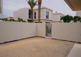صورةتراس لـ: فيلا - 5 غرف نوم - 6 حمامات للبيع في حدائق الإمارات 1 - الرحمانية - الشارقة, صورة 1