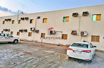 سكن عمال - استوديو - 5 حمامات للبيع في مصفح - أبوظبي