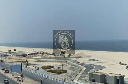 Apartment - 1 Bedroom - 2 Bathrooms for rent in Corniche Tower - Ajman Corniche Road - Ajman