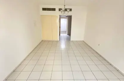 شقة - 1 حمام للايجار في شارع التعاون الجديد - التعاون - الشارقة شقة - 1 حمام للايجار في شارع التعاون الجديد - التعاون - الشارقة