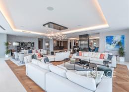 Living Room image for: Apartment - 3 bedrooms - 5 bathrooms for sale in Mansion 1 - W Residences - Palm Jumeirah - Dubai, Image 1