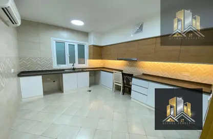 شقة - 2 غرف نوم - 3 حمامات للايجار في فيلات مدينة خليفة آيه - مدينة خليفة أ - مدينة خليفة - أبوظبي