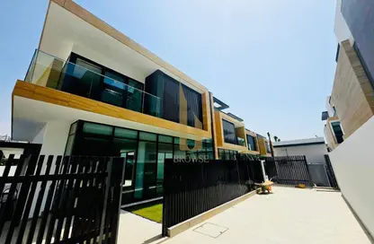 Villa - 5 Bedrooms - 5 Bathrooms for rent in Jumeirah 1 Villas - Jumeirah 1 - Jumeirah - Dubai