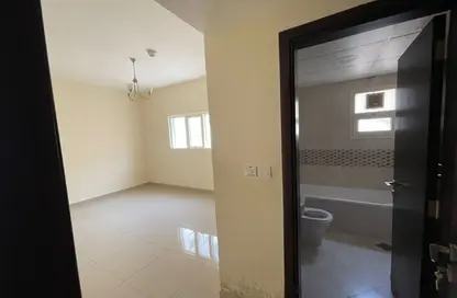 Apartment - 2 Bedrooms - 2 Bathrooms for rent in Zayd Bin Aslam Street - Abu shagara - Sharjah