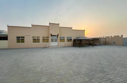 Villa - 4 Bedrooms - 5 Bathrooms for rent in Al Riffa - Ras Al Khaimah