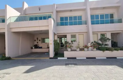 Villa - 4 Bedrooms - 6 Bathrooms for rent in Umm Suqeim 2 - Umm Suqeim - Dubai