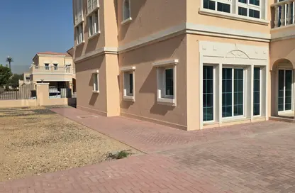فيلا - 2 غرف نوم - 3 حمامات للايجار في منطقة 16 - قرية الجميرا سركل - دبي