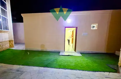 شقة - 2 غرف نوم - 2 حمامات للايجار في مركز محمد بن زايد - مدينة محمد بن زايد - أبوظبي