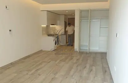Empty Room image for: Apartment - 1 Bathroom for rent in Armada Tower 3 - Lake Elucio - Jumeirah Lake Towers - Dubai, Image 1