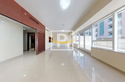 شقة - 2 غرف نوم - 3 حمامات للايجار في جولدن ساندز - البرشاء 1 - البرشاء - دبي