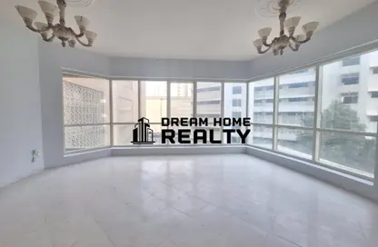 Apartment - 1 Bedroom - 2 Bathrooms for rent in Palm Towers - Al Majaz - Sharjah