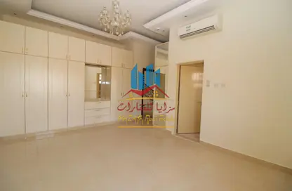 فيلا - 5 غرف نوم - 8 حمامات للبيع في الشرق - الشارقة