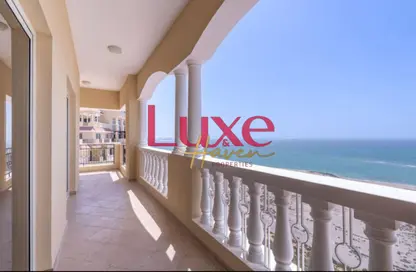 شقة - 2 غرف نوم - 3 حمامات للايجار في رويال بريز 3 - رويال بريز - قرية الحمرا - رأس الخيمة