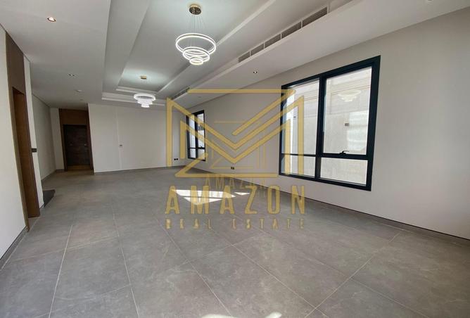 12027385 - Property Image 2
