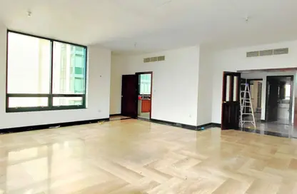 Apartment - 3 Bedrooms - 4 Bathrooms for rent in Al Darmaki Building 1162 - Hamdan Street - Abu Dhabi