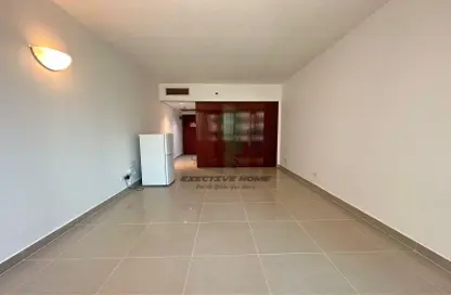 Empty Room image for: Apartment - 1 Bathroom for rent in Al Ghaith Tower - Hamdan Street - Abu Dhabi, Image 1