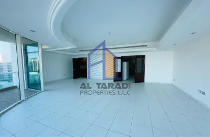Empty Room image for: Apartment - 3 Bedrooms - 4 Bathrooms for rent in Cornich Al Khalidiya - Al Khalidiya - Abu Dhabi, Image 1