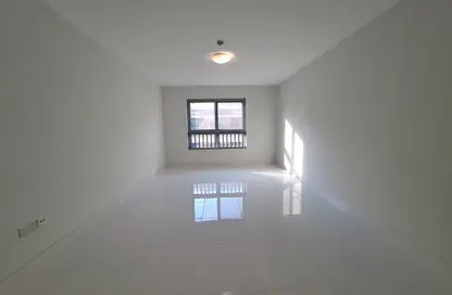 شقة - غرفة نوم - 2 حمامات للايجار في الطوب - منخول - بر دبي - دبي شقة - غرفة نوم - 2 حمامات للايجار في الطوب - منخول - بر دبي - دبي