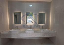 صورةحمام لـ: مجمع سكني - 4 غرف نوم - 8 حمامات للبيع في فيلات مدينة خليفة آيه - مدينة خليفة أ - مدينة خليفة - أبوظبي, صورة 1