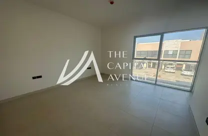 تاون هاوس - 3 غرف نوم - 4 حمامات للايجار في الضي من حدائق بلووم - بلوم جاردنز - شارع السلام - أبوظبي