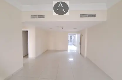 Apartment - 2 Bedrooms - 2 Bathrooms for rent in Al Khan - Sharjah