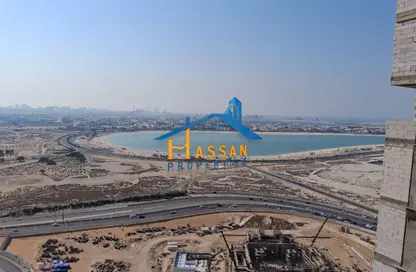 شقة - 2 غرف نوم - 3 حمامات للايجار في برج بوابة المدينة - التعاون - الشارقة