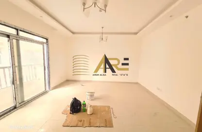 شقة - 2 غرف نوم - 3 حمامات للايجار في الزاهية - تجارية مويلح - الشارقة