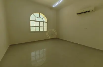 شقة - 2 غرف نوم - 2 حمامات للايجار في وادي الشامي - الطويه - العين