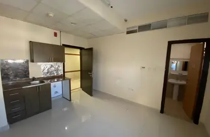 شقة - 1 حمام للايجار في القليعة - الشرق - الشارقة