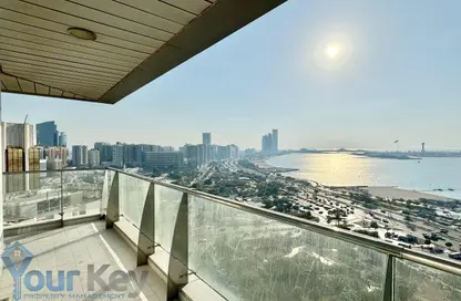 Apartment - 3 Bedrooms - 4 Bathrooms for rent in Baynuna Tower 1 - Corniche Road - Abu Dhabi